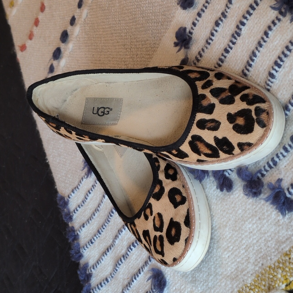 UGG slip-on leopard print size 6